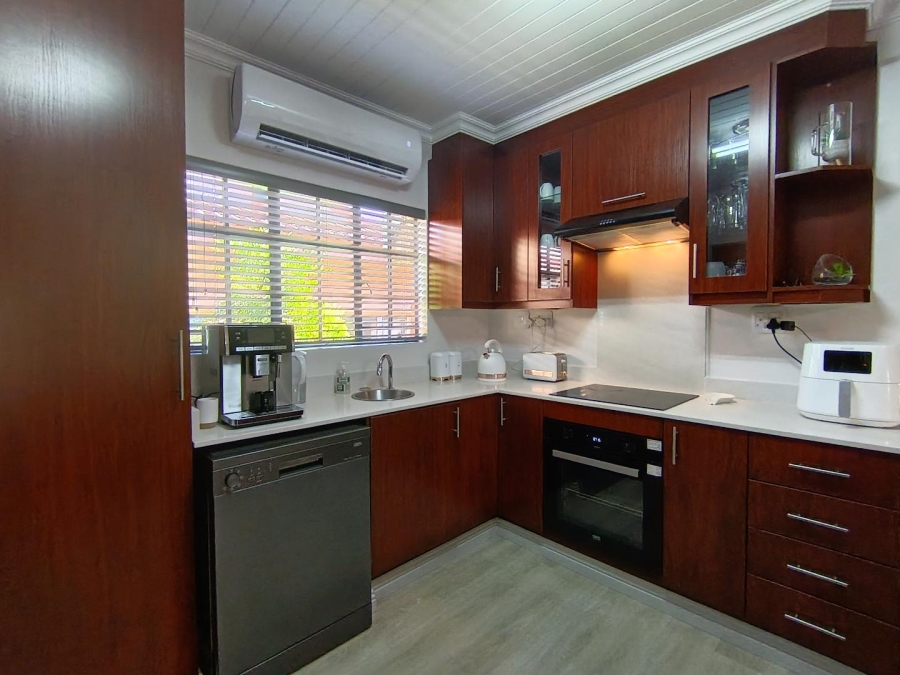 5 Bedroom Property for Sale in Langenhovenpark Free State